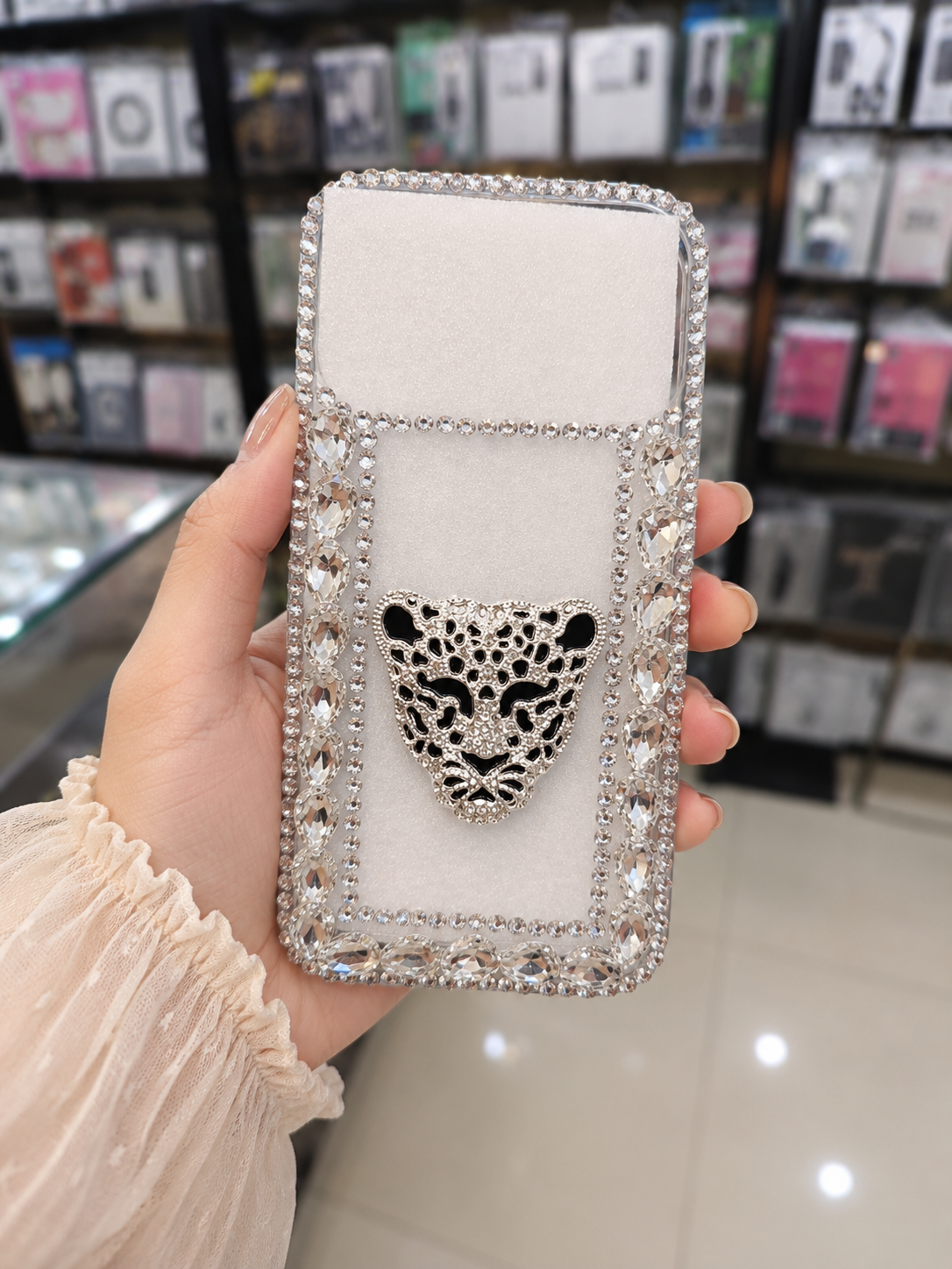 Luxury Crystal Leopard,Lv,Dior Phone Case – iPhone 17 Pro Max